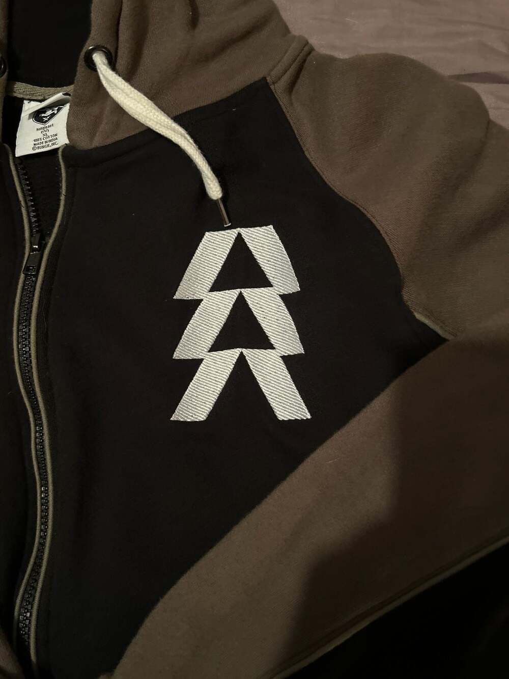 Merchoid Destiny Hunter Class Zip-Up Hoodie, Size XL - Picture 3 of 5